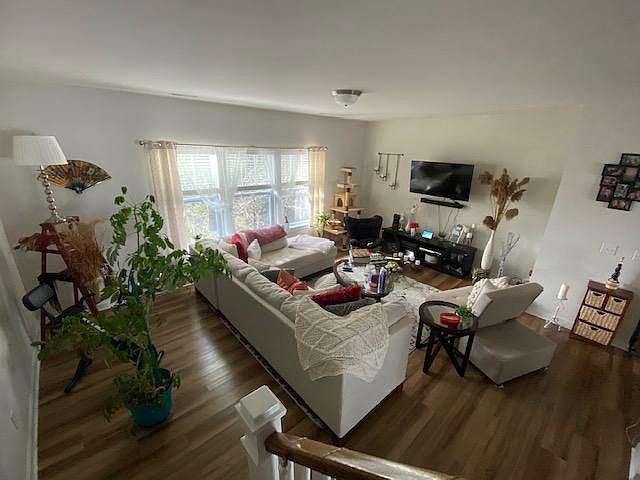 FL2 - Living Room