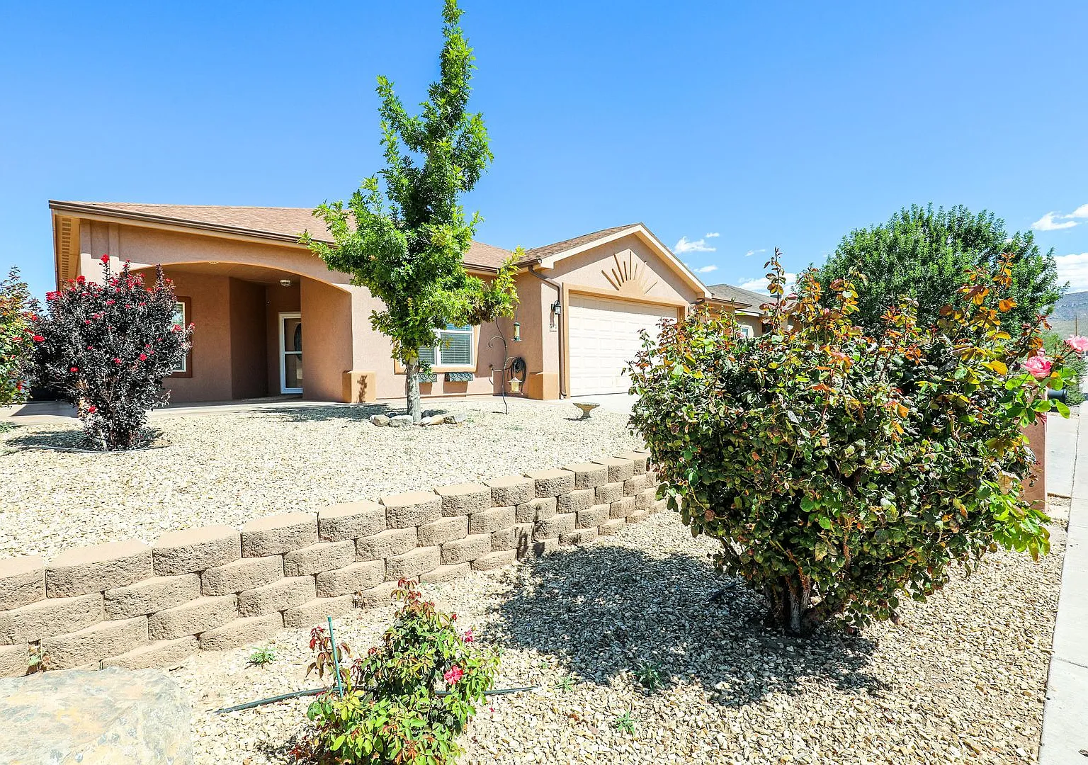 Beautiful 4 bedroom 2 bathroom — Photo 1