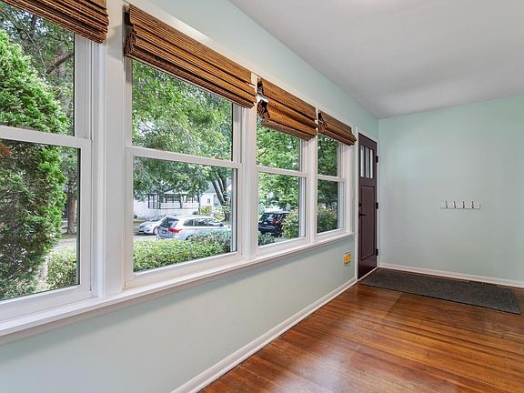 4th image of 323 Daly St