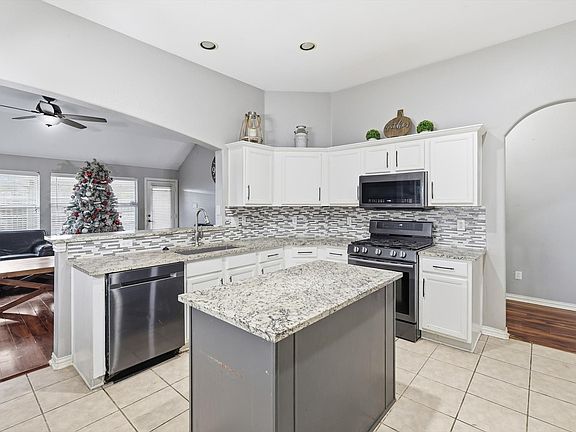 3rd image of 5403 Lavaca Rd