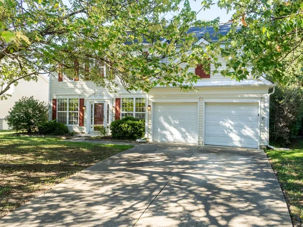 204 Sherwood Forest Pl, Cary, NC 27519