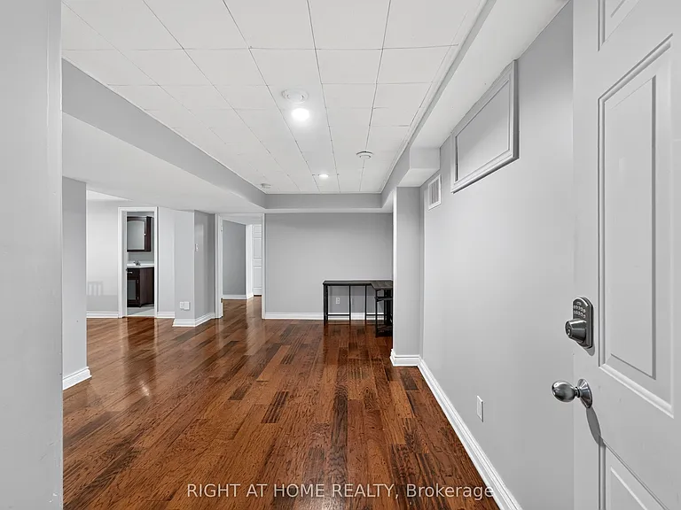 60 Westwood Dr — Photo 5