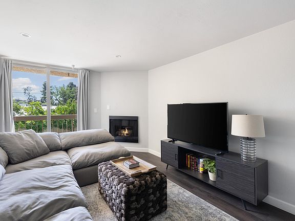 4th image of 5143 Bakman Ave APT 212