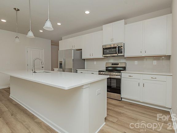 5th image of 443 Blue Mountain Rd