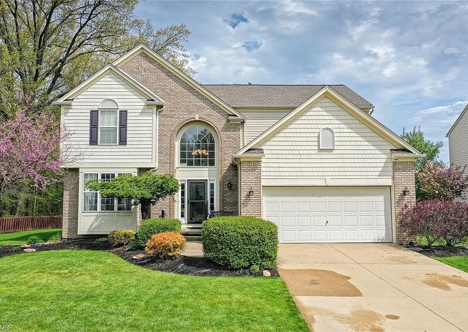 1st image of 27114 Laurel Ln