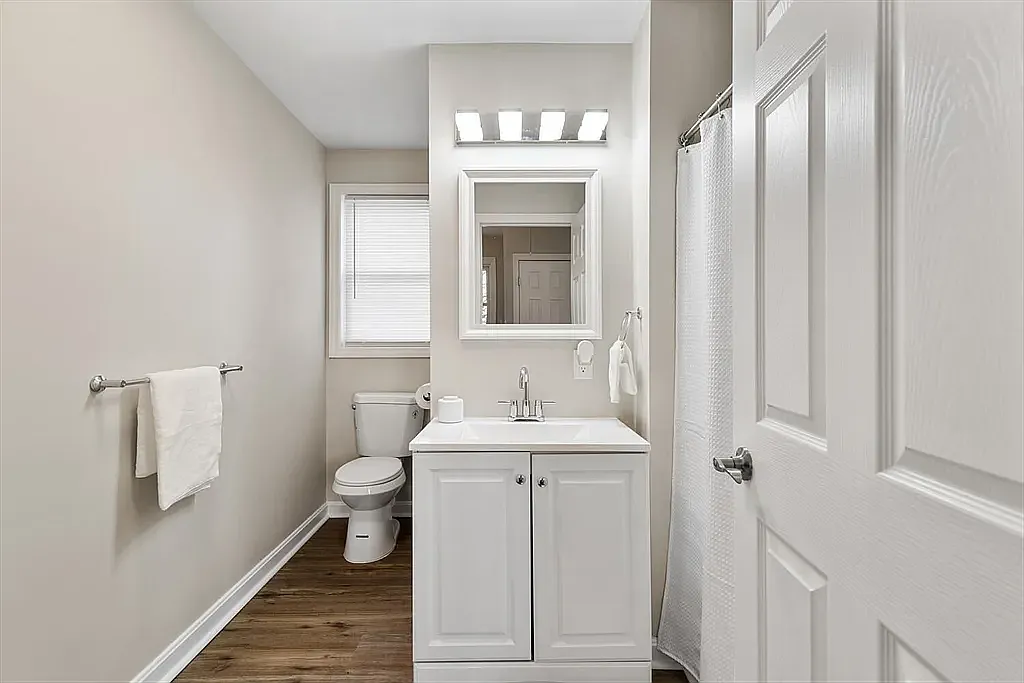 2 bed, 650 sqft, $2,200 — Photo 1