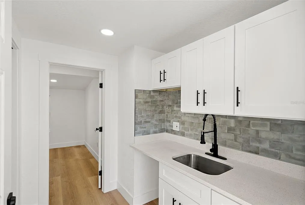 1 bed, 1.0 bath, 240 sqft, $1,200 — Photo 2