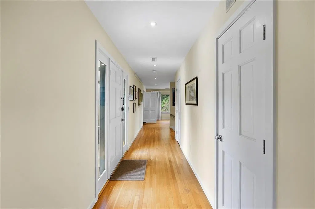 5 bed, 4.0 bath, 3709 sqft, $5,000 — Photo 4