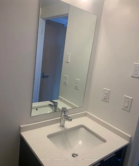 11 Wellesley St W #5504 — Photo 13
