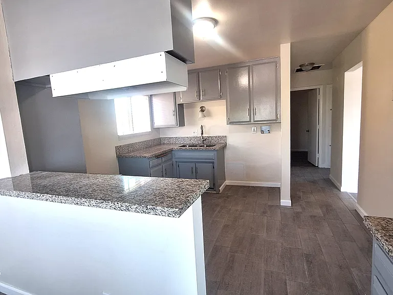 13322 Cordary Ave #B — Photo 7