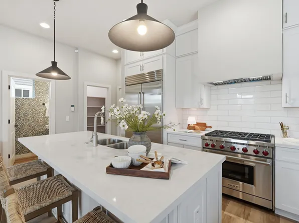 126 W Holcomb Ln, Phoenix, AZ 85003