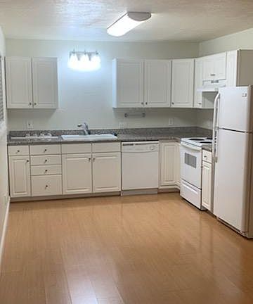 3rd image of 906 Dainty Ave APT 13