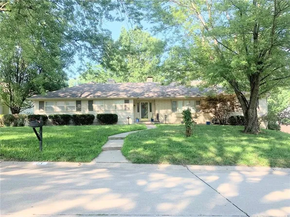75 Eastwood Dr, Saint Joseph, MO 64506