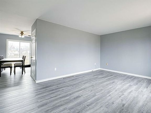 4th image of 85 Andrews Ct