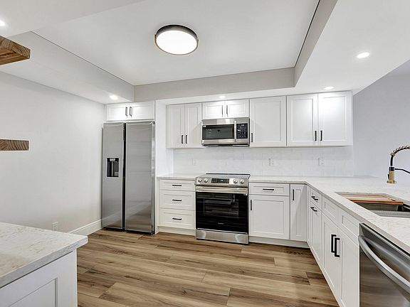 5th image of 2900 NE 14th Street Causeway #602