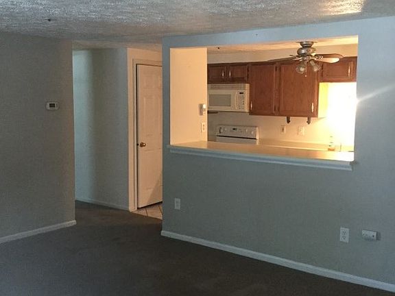 2nd image of 903 Woodbridge Ct Unit A