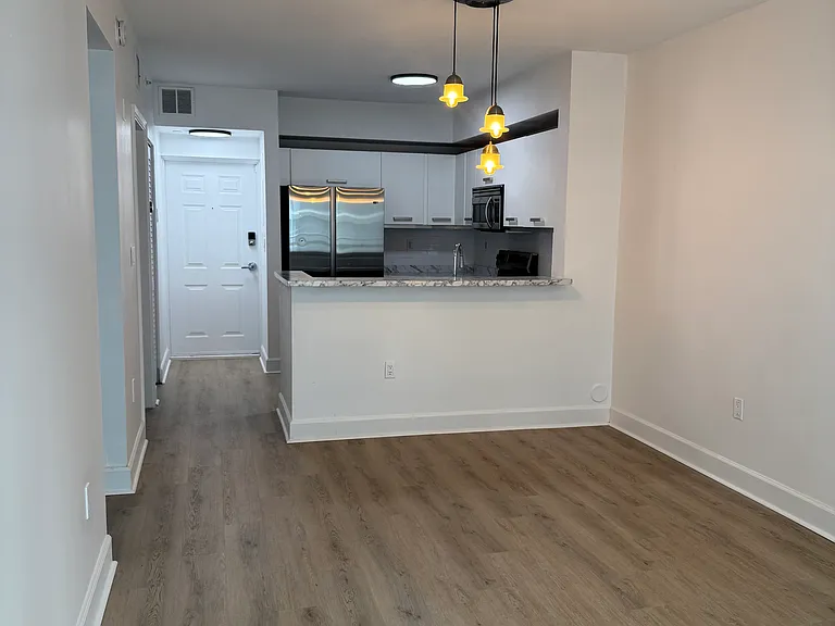 471 NE 25th St #504 — Photo 4