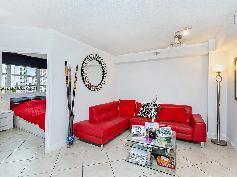 905 Brickell Bay Dr #623 — Photo 2