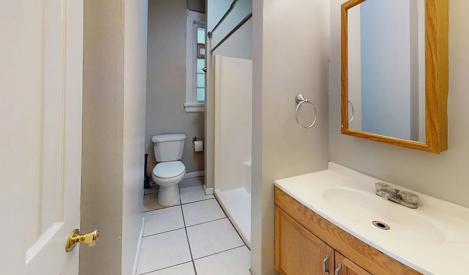 5 bed, 2.0 bath, 2279 sqft, $3,995 — Photo 2