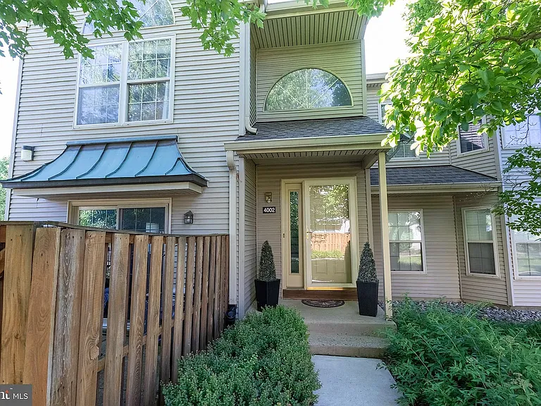 4002 Waltham Ct — Photo 17