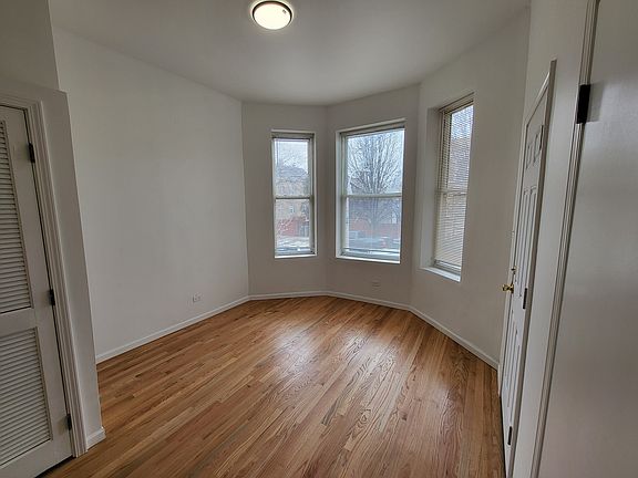 5th image of 2523 S Whipple St #2F