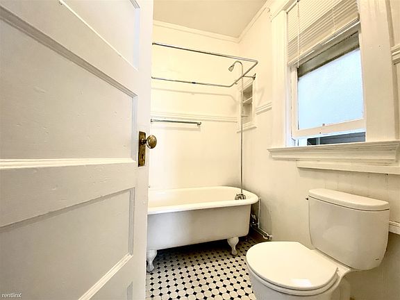 4th image of 400 Union St