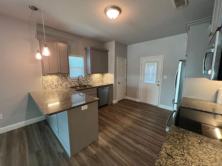 7717 Florence Dr — Photo 6