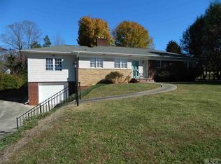 708 Circle Dr NE, Lenoir, NC 28645