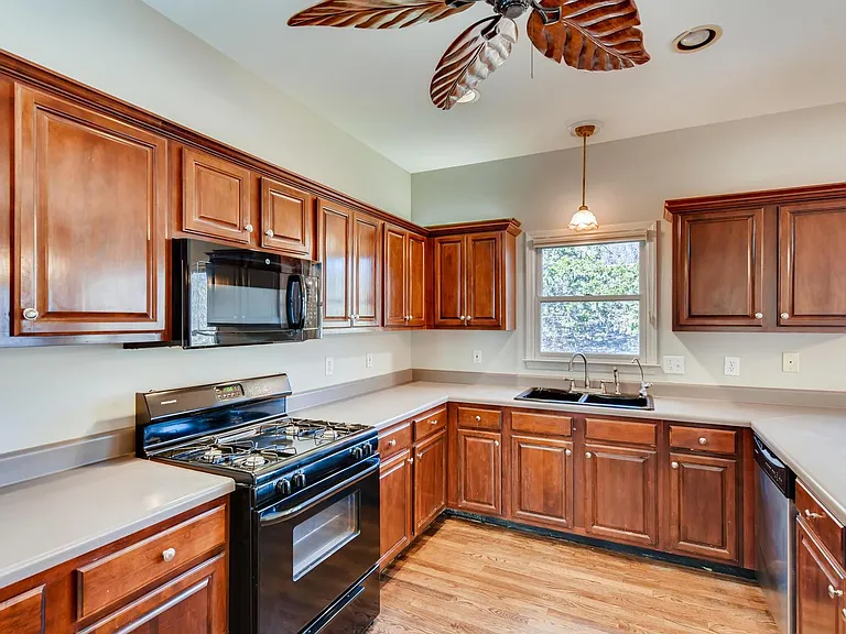 8449 Indian Hills Dr — Photo 3