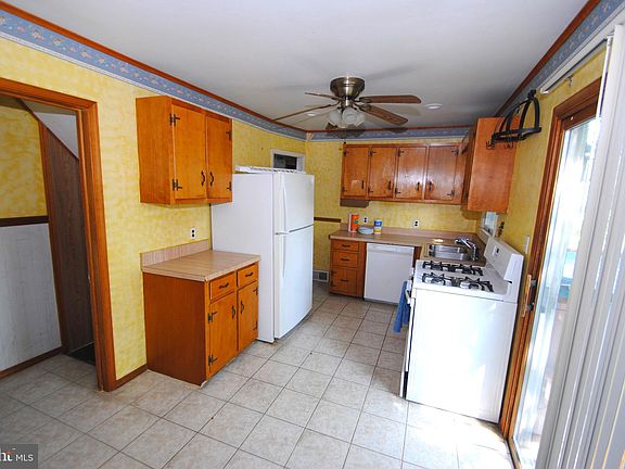 4th image of 6 Parker Ave