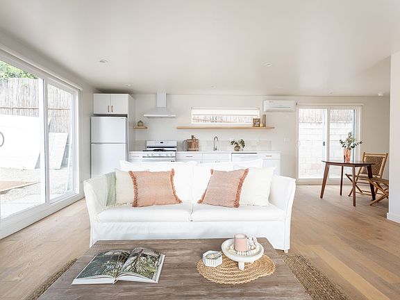 2nd image of 3611 Bellevue Ave #3615-3/4