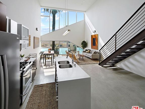 3rd image of 803 Wilcox Ave #10