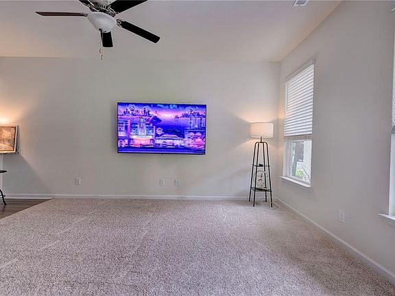 4th image of 2027 Chartwell Dr