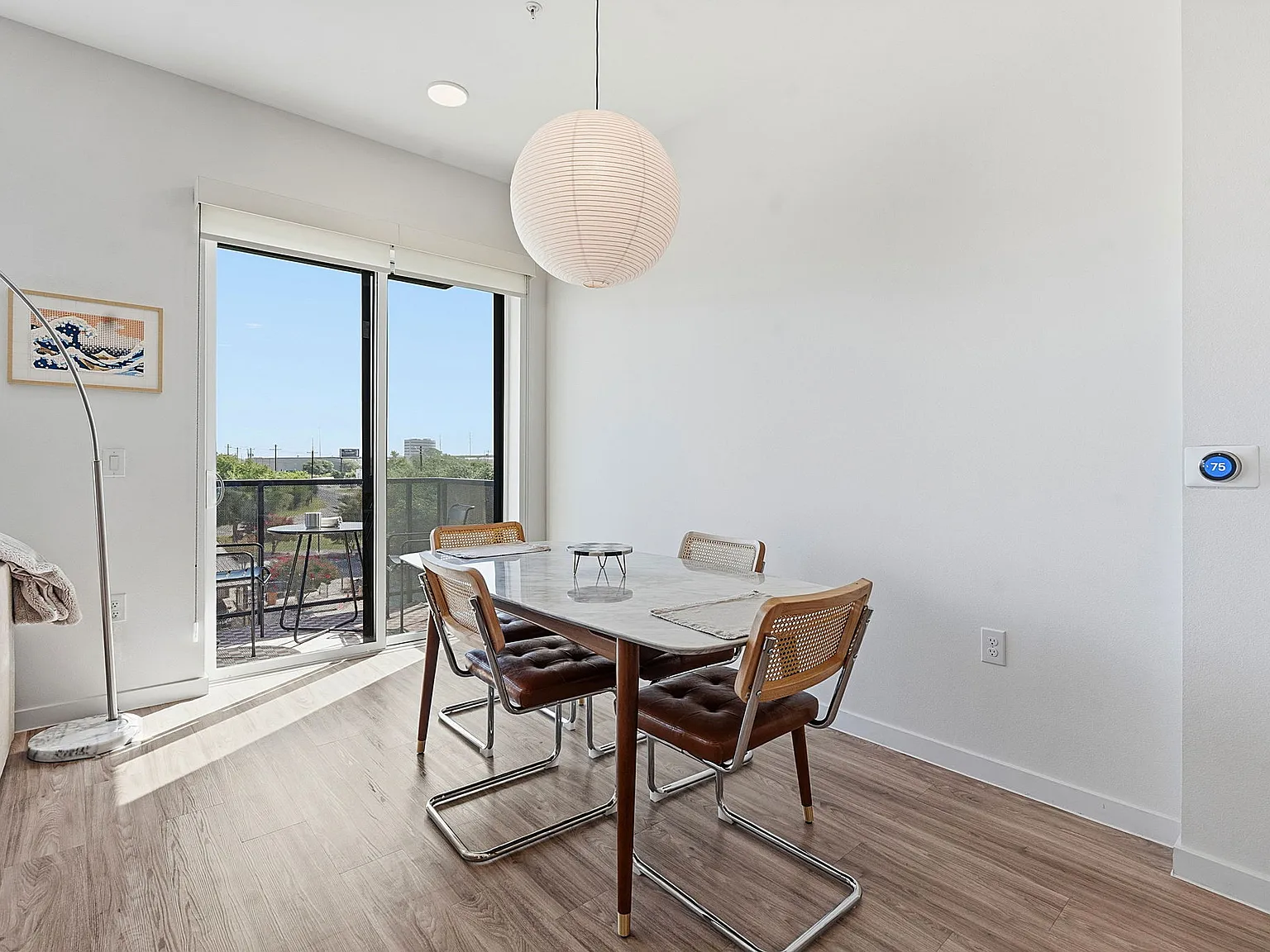 1 bed, 1014 sqft, $2,200 — Photo 3