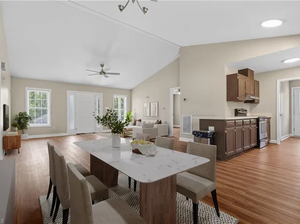 109 McCleskey Dr, Yadkinville, NC 27055