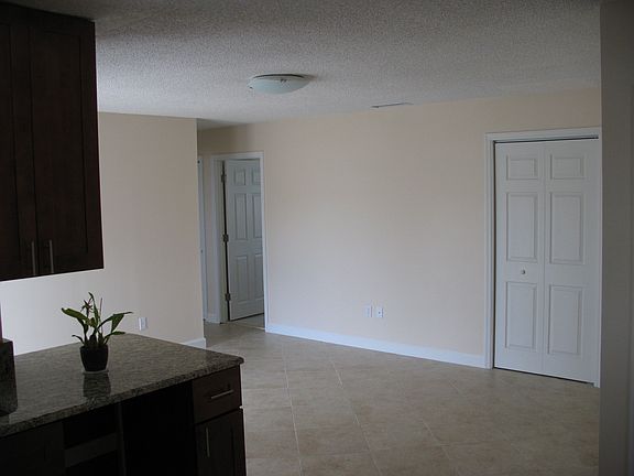 2nd image of 123 N Robbins Dr