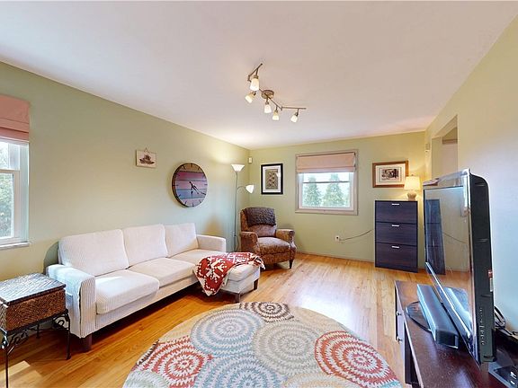 3rd image of 2732 Tillia St