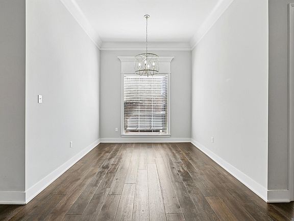 5th image of 736 Portula Ave