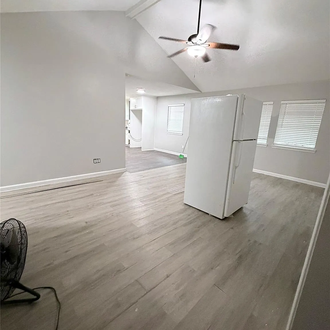 3 bed, 2.0 bath, 1198 sqft, $1,850 — Photo 3