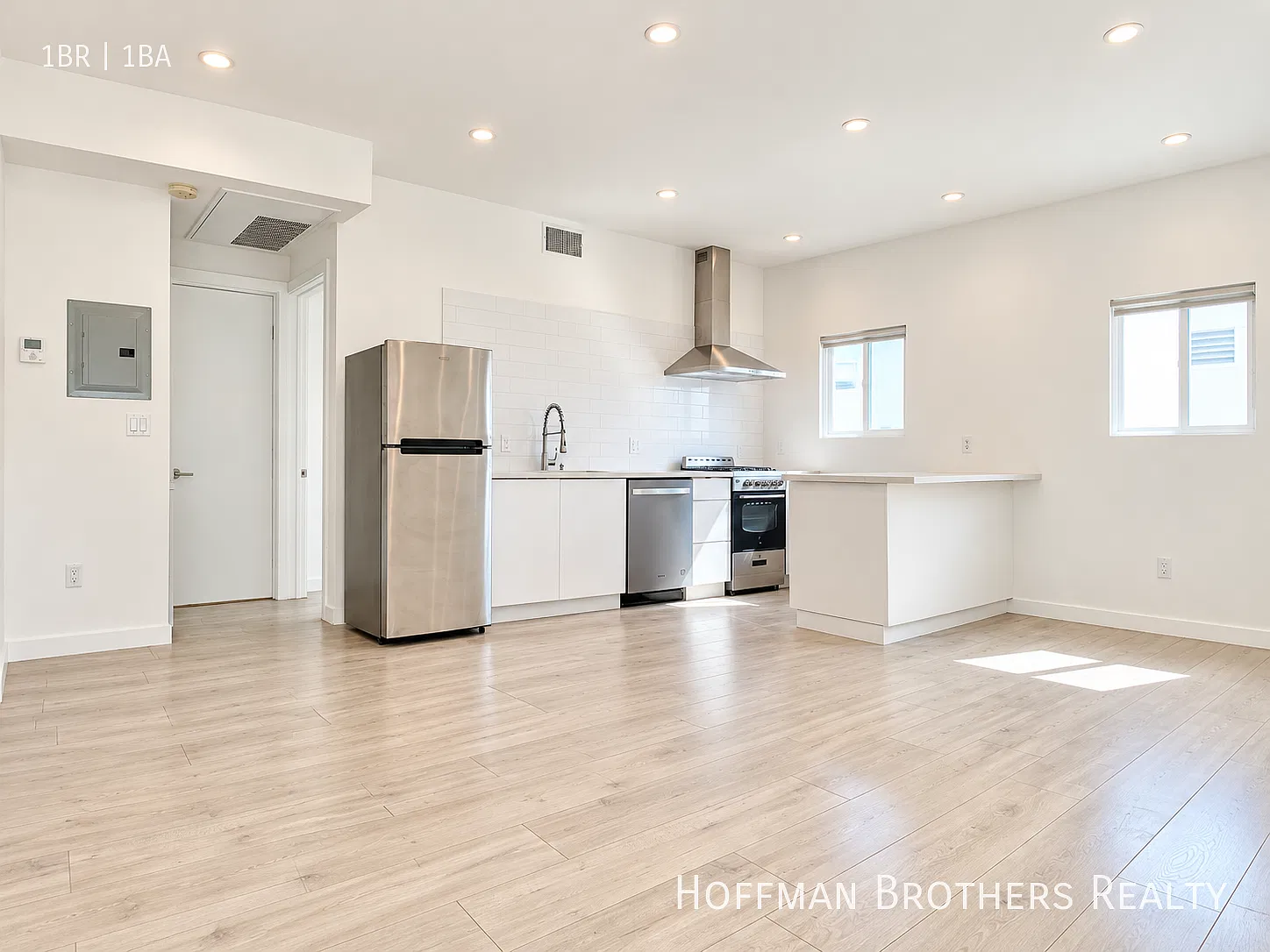 1 Month Free! Updated 1br With Washer/Dryer, Stainless Steel Appliances & Parking! — Photo 1