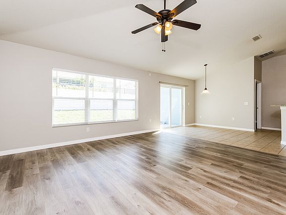 4th image of 11024 Lemay Dr