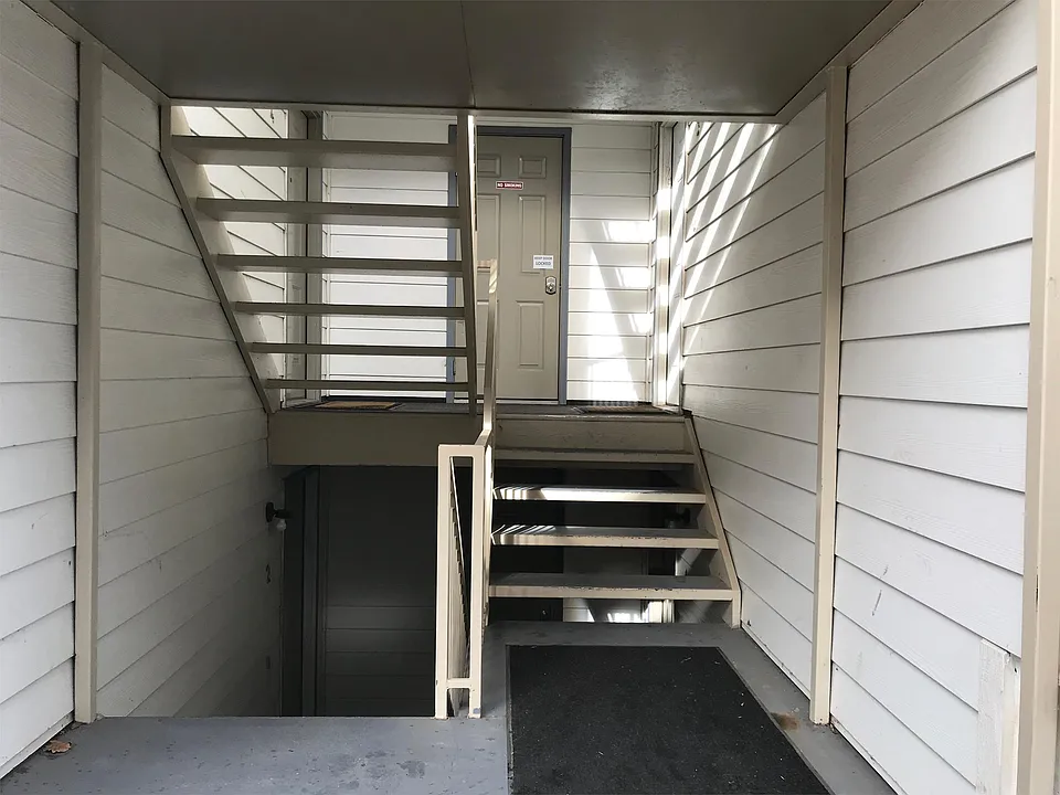 2010 8th Ave