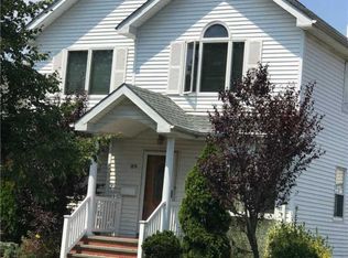 89 Nugent St #89, New Hyde Park, NY 11040