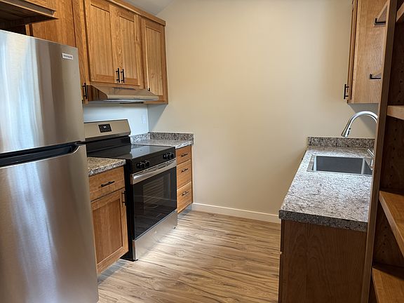 2nd image of 106 S B St