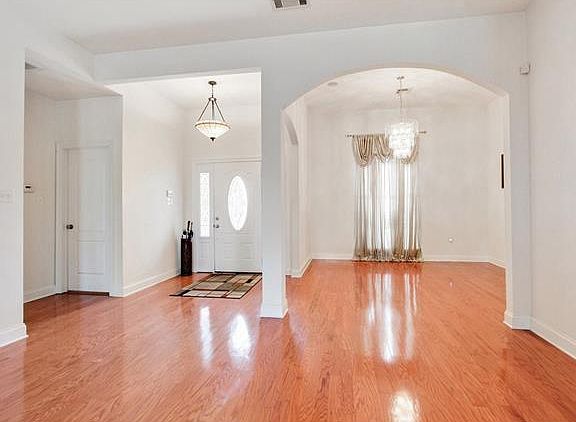 3rd image of 307 Country Cottage Blvd