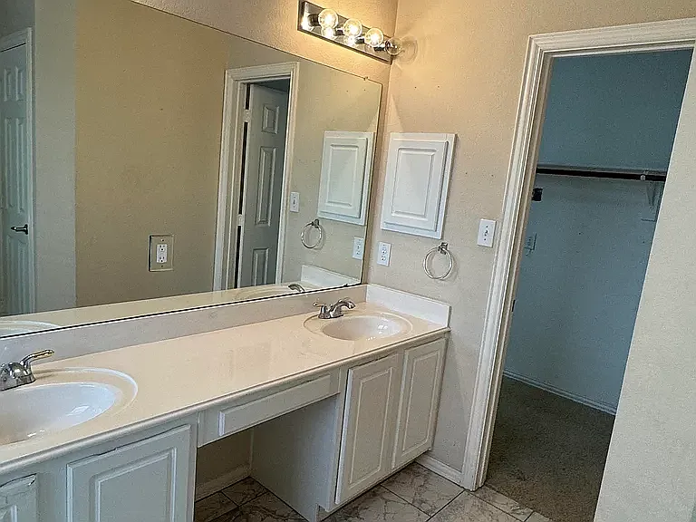 4 bed, 3266 sqft, $3,550 — Photo 2