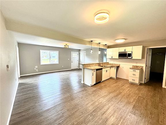 3rd image of 5984 Newtonsville Rd