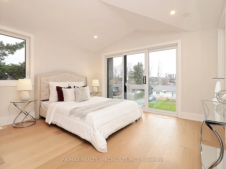 1048 Roosevelt Rd #MAIN — Photo 24