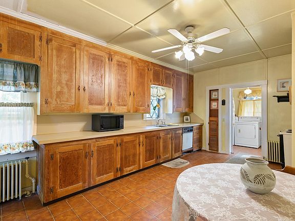 5th image of 51 Underwood Ln