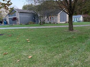 4561 W Quail Run Dr, New Palestine, IN